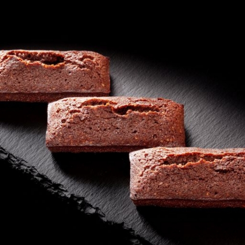 �t�B�i���V�F�E�V���R���t�����{���[�Y