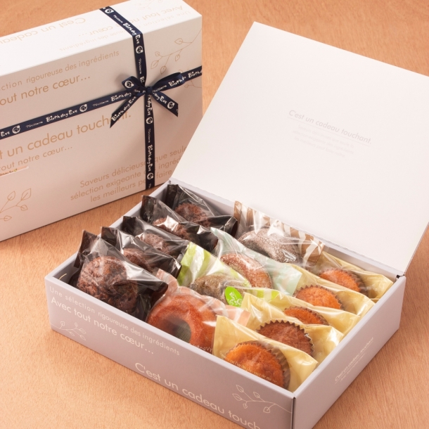 激レア入手困難‼️マドレーヌちゃん 洋書 ４冊セット 専用バッグ入り‼️ 22.jpg