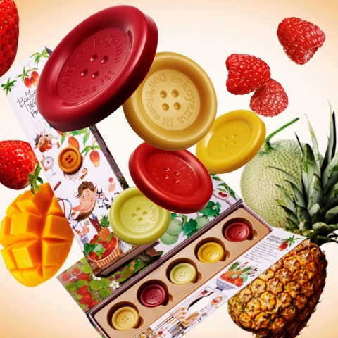 �K���̃{�^���`��Ղ̐X�Ɏ������ʎ��B�`