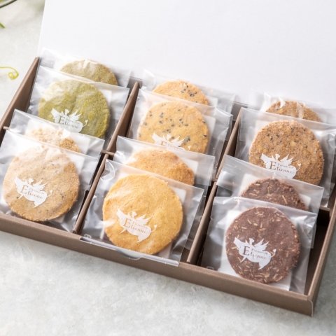�N�b�L�[12������Box