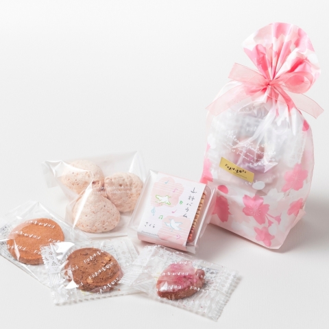 �������