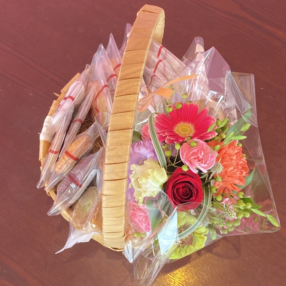 生花と焼き菓子のラッピング(Lサイズ)