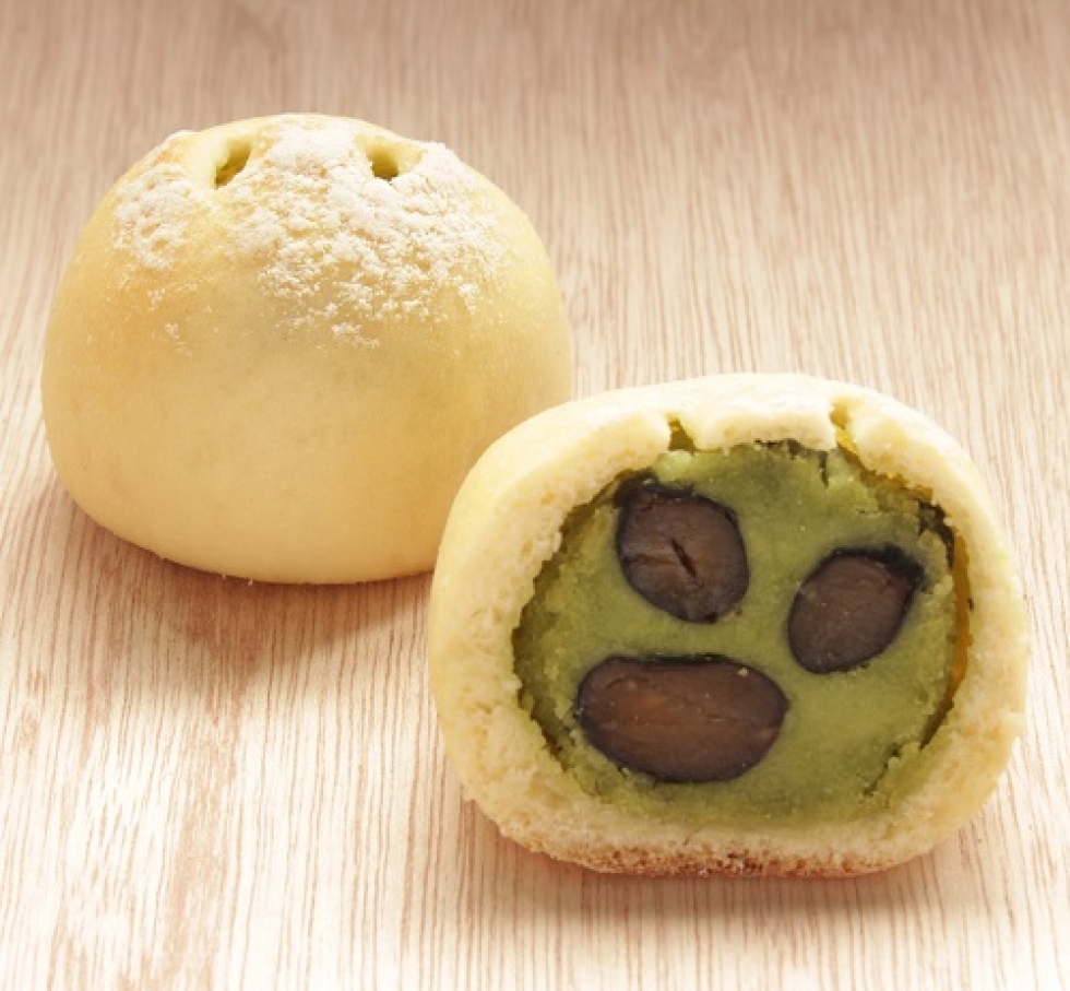 抹茶と黒豆の薄皮あんぱん