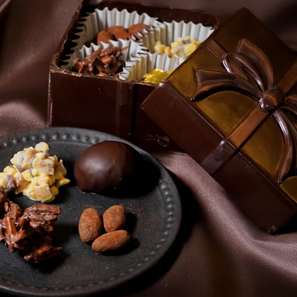 Amazon | タカオカ ミニミニハートチョコレート 【チョコ】1箱