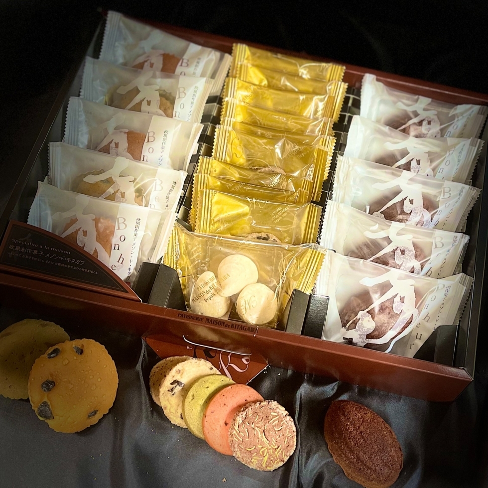 �F�{�n�Y�M�t�g �B