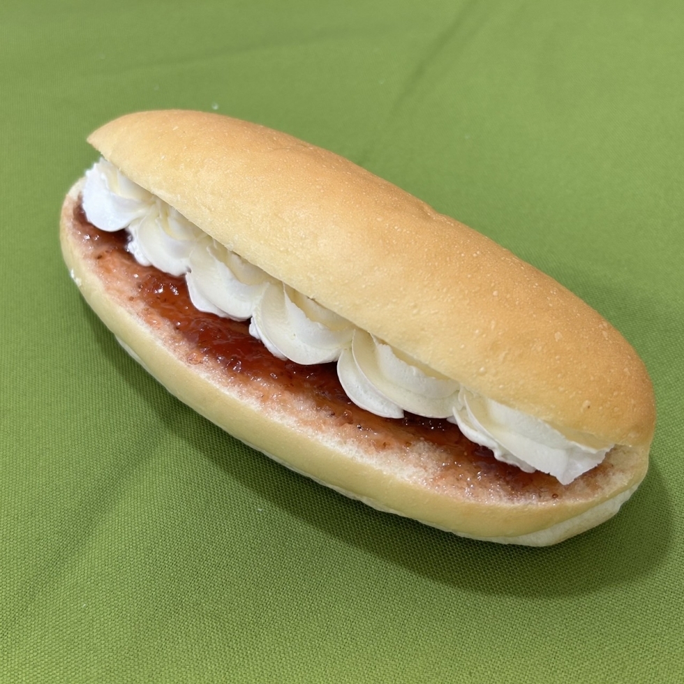 いちごジャム&ホイップコッペ