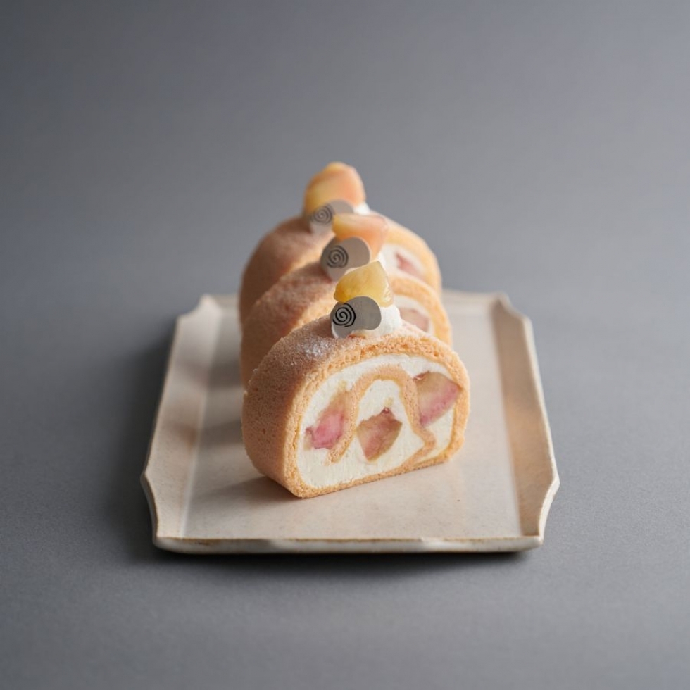 桃のロールケーキ<期間限定> cut◆オンライン予約OK