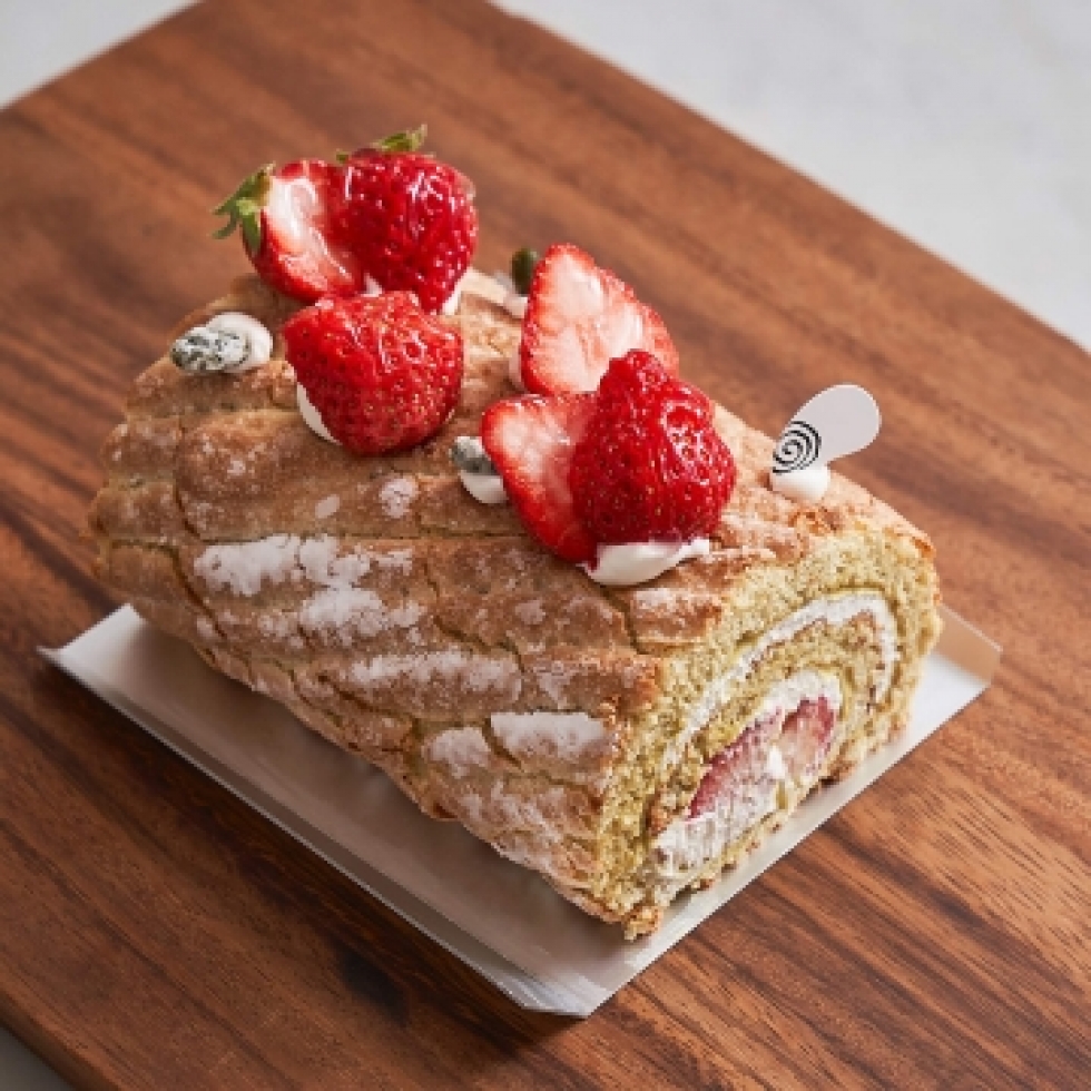 ピスタチオとあまおうのロール<季節限定>