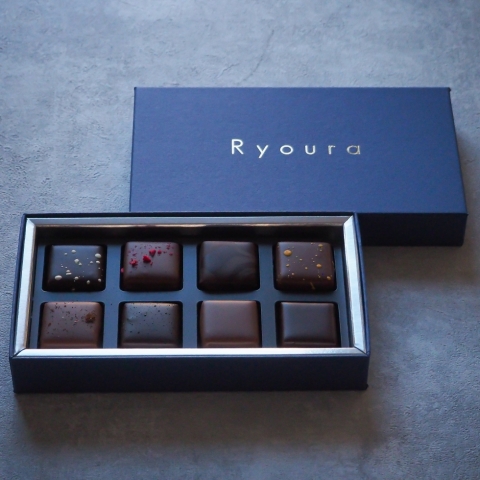 �{���{���V���R��8����