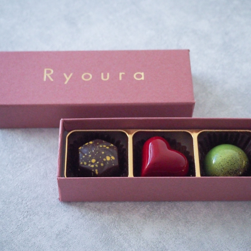 �{���{���V���R��3����