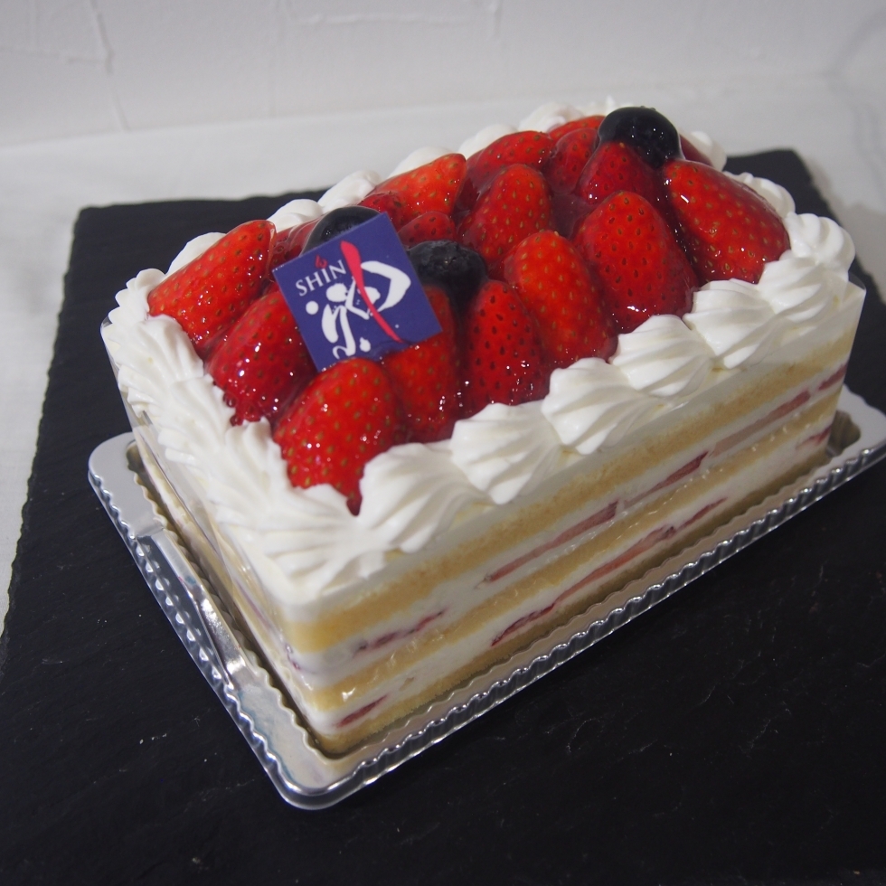 ショートケーキ(スクエア)ベリー飾り