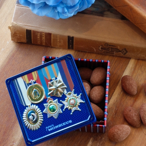 Chocolat aux amandes �A�}���h�V���R��