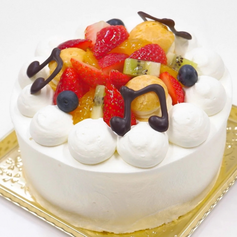 生クリームデコレーションフルーツ飾り
